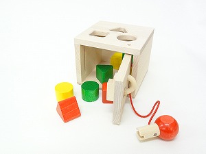 形を楽しむおもちゃ　ニック社（NIC）　キーボックス